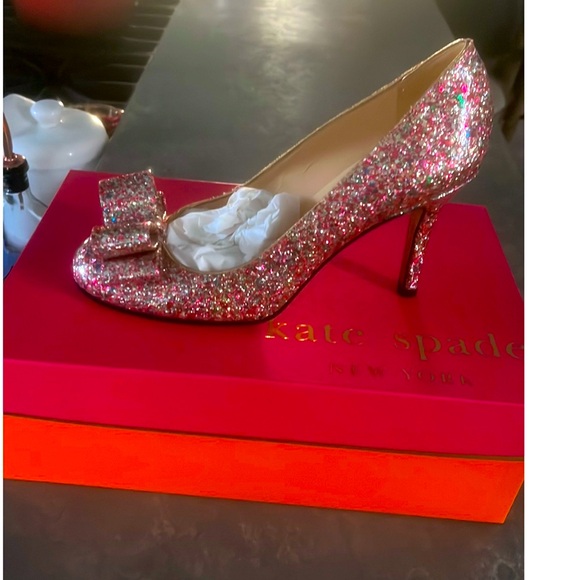 Holiday perfect Kate Spade heels. Like New. - Picture 1 of 6